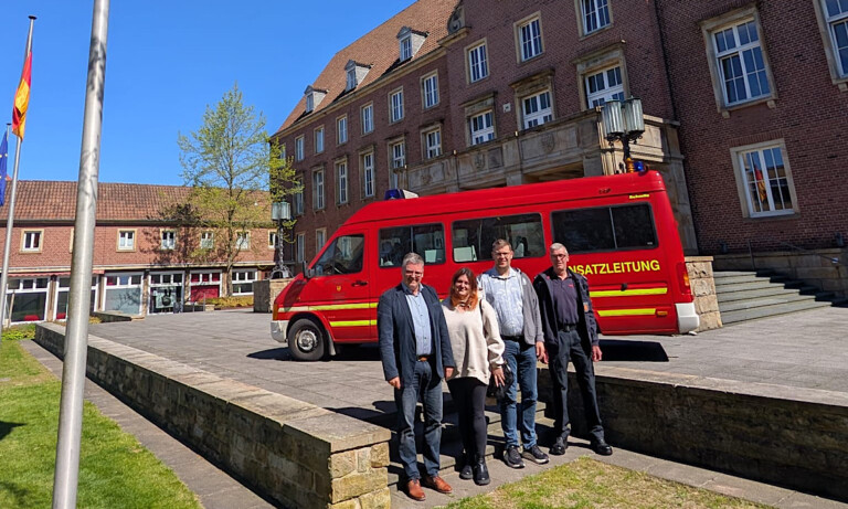 Stadt Nordhorn schenkt Einsatzleitwagen an ukrainische Partnerstadt
