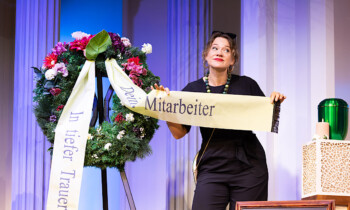 Nordhorn – Bissige Gesellschaftssatire „Kalter weißer Mann“ bringt aktuelle Gender-Debatte ins Theater