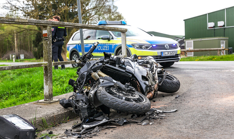 Twist – Motorrad kollidiert mit Traktor