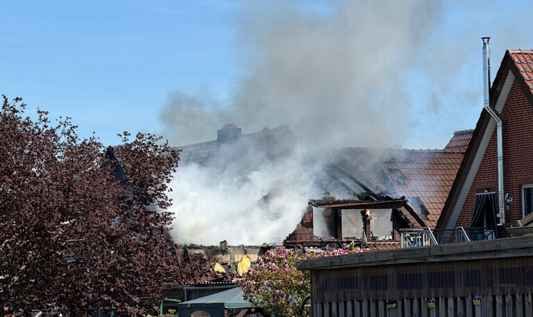 Wohnhaus in Haren steht lichterloh in Flammen