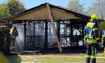 Twist – Feuerwehr löscht Schuppenbrand