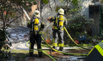 Geeste – Feuerwehr löscht Brand in Rotdornstraße in Dalum