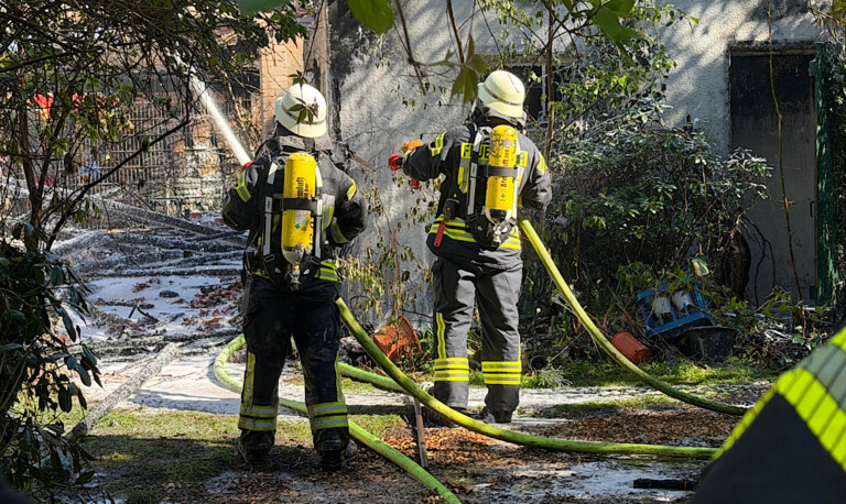 Geeste – Feuerwehr löscht Brand in Rotdornstraße in Dalum