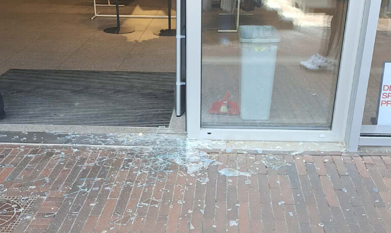 Meppen – Taschendieb rennt gegen Glasscheibe
