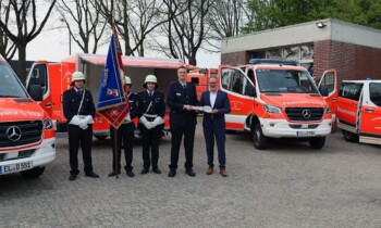 Stadt Meppen übergibt neue Einsatzfahrzeuge an die Feuerwehr