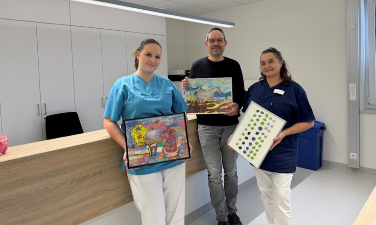 Kreative Werke aus dem St. Lukas-Heim schmücken die Neurologie im MVZ Papenburg