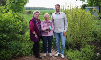 88-jährige Elisabeth Hüsken gewinnt Hauptgewinn bei der Emsland Sport Tombola