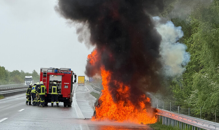 Haren – Audi gerät während der Fahrt auf A31 in Brand