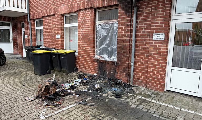 Meppen – Mehrere Mülltonnen geraten in Brand – Polizei sucht Zeugen