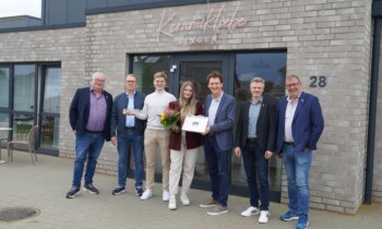 Von der Doodlezucht zum hundefreundlichen Keramikstudio: Geschwister Voss eröffnen „Keramikliebe“ in Brögbern