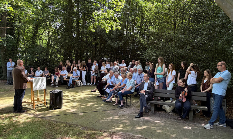 Meppen – Neue Informationstafeln auf der Kriegsgräberstätte Fullen feierlich eingeweiht