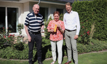 Goldbarren-Gewinn an der Haustür bei Elisabeth und Gerhard Schulte aus Meppen-Versen
