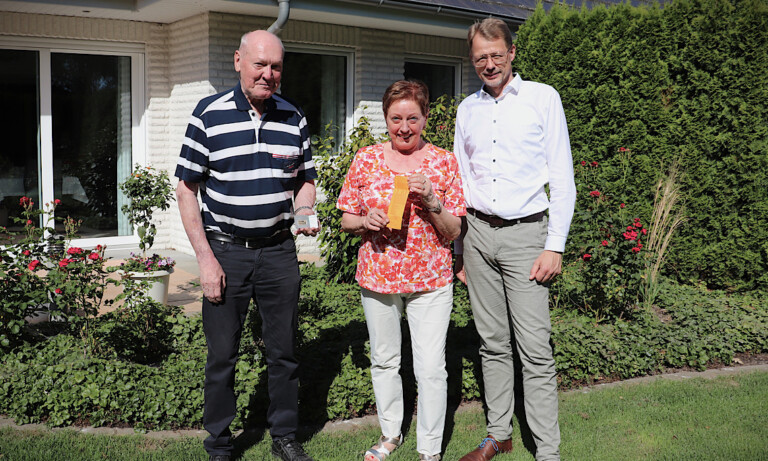 Goldbarren-Gewinn an der Haustür bei Elisabeth und Gerhard Schulte aus Meppen-Versen