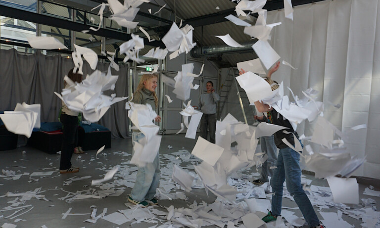 Tag der offenen Papierwerkstatt für alle Generationen in der Kunstschule Zinnober