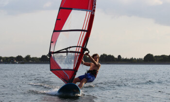 Windsurfclub Emsland bietet Windsurf- und SUP-Kurse auf dem Speicherbecken Geeste an