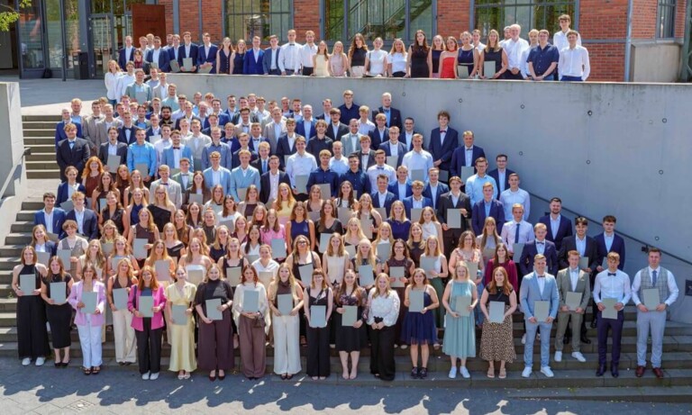Feierliche Zeugnisvergabe an 251 dual Studierende am Campus Lingen 