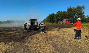 Börger – Rundballenpresse gerät bei Feldarbeiten in Brand