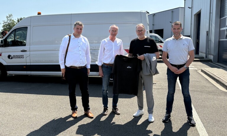 Bürgermeister Knurbein besucht Reinhard Rohrbau in Hüntel