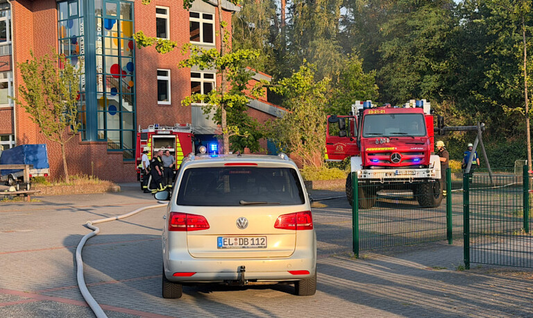 Lingen – Flächenbrand hinter Volkshochschule