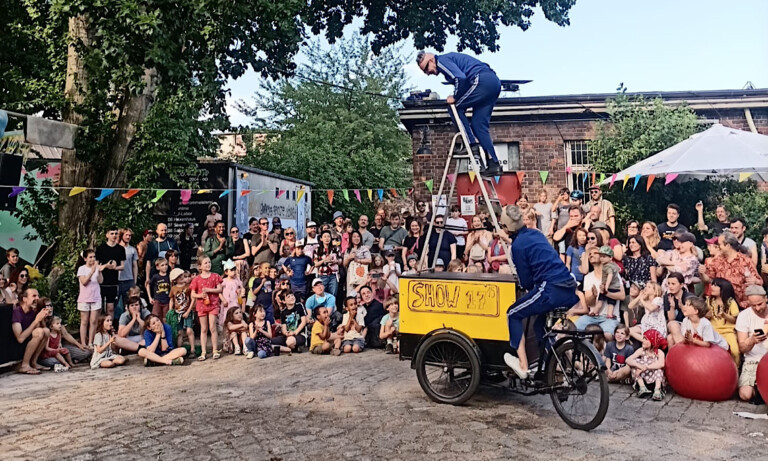 Innenstadt voller Magie und Artistik beim Internationalen Straßenkulturfest „Nordhorn staunt + lacht“
