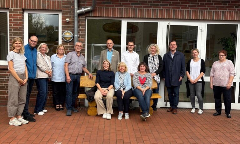Plauderbank am Don-Bosco-Heim in Papenburg lädt zum Austausch ein