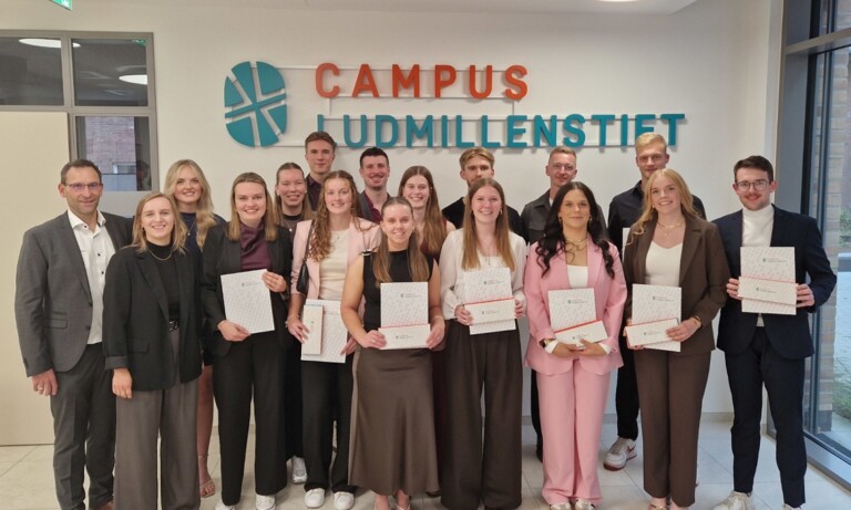 Examensübergabe am Campus Ludmillenstift Meppen: Erfolgreicher Abschluss für Physiotherapie und Pflege