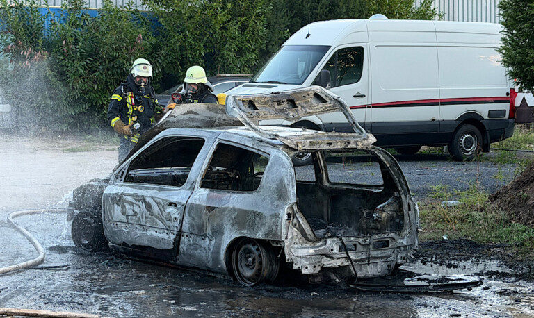 Haren – Pkw brennt auf Firmengelände an Hünteler Schleuse vollständig aus