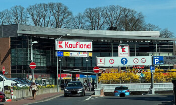 Mann entblößt sich vor Kunden eines Supermarktes in Meppen