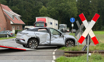 Zug kollidiert mit Pkw an unbeschranktem Bahnübergang in Herzlake