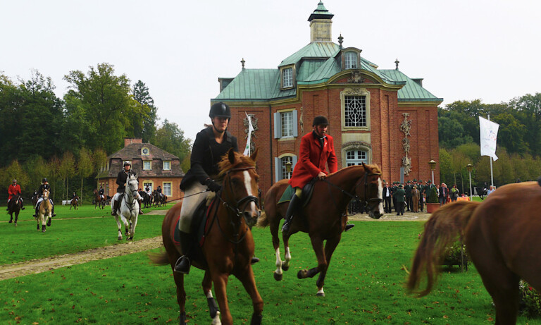 Schleppjagd mit Hubertusmesse auf Schloss Clemenswerth