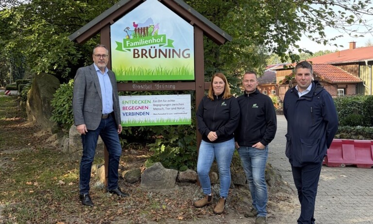 Meppen – Bürgermeister Knurbein besucht Familienhof Brüning