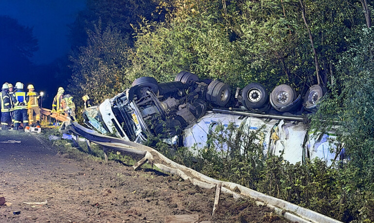 Tödlicher Verkehrsunfall auf der B 401 bei Surwold – 35-jähriger Autofahrer stirbt